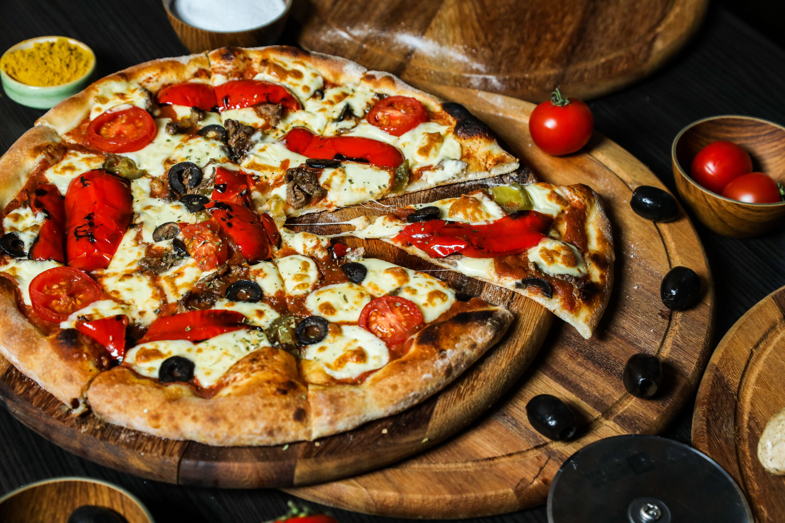 From Street Food to Fine Dining: The Evolution of Pizza Across Cultures